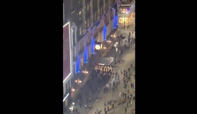 Вандалы разграбили знаменитый магазин Macy's в Нью-Йорке во время протестов