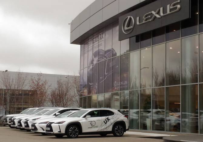 Lexus возобновляет работу дилеров по всей России