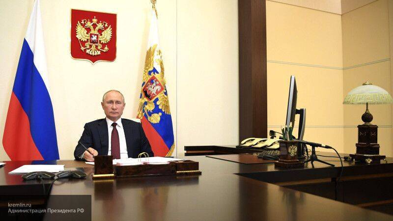 Путин на совещании с Мишустиным призвал поддержать граждан и компании