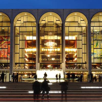 Нью-Йоркский театр "Метрополитен опера" отменил свой осенний сезон