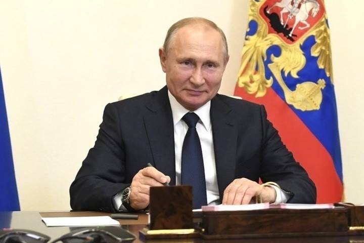 Путин на видео стучал кулаком, слушая Мишустина