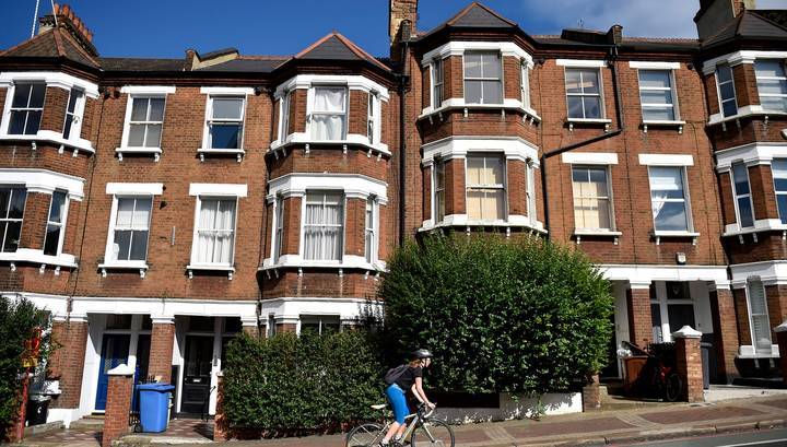 Цены на жилье в Великобритании снизились максимальными темпами с 2009 года