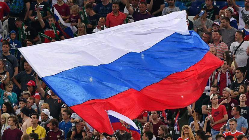 Болельщики смогут посещать футбольные матчи в России только в масках и перчатках