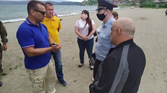 Полиция и чиновники разогнали торговцев на пляже Тургояка