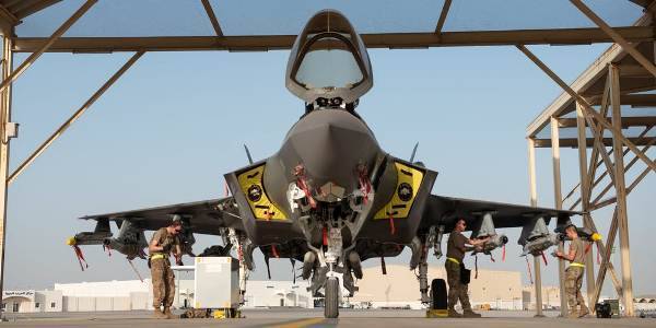 США перебросили в ОАЭ новейшие истребители для боевых миссий в регионе