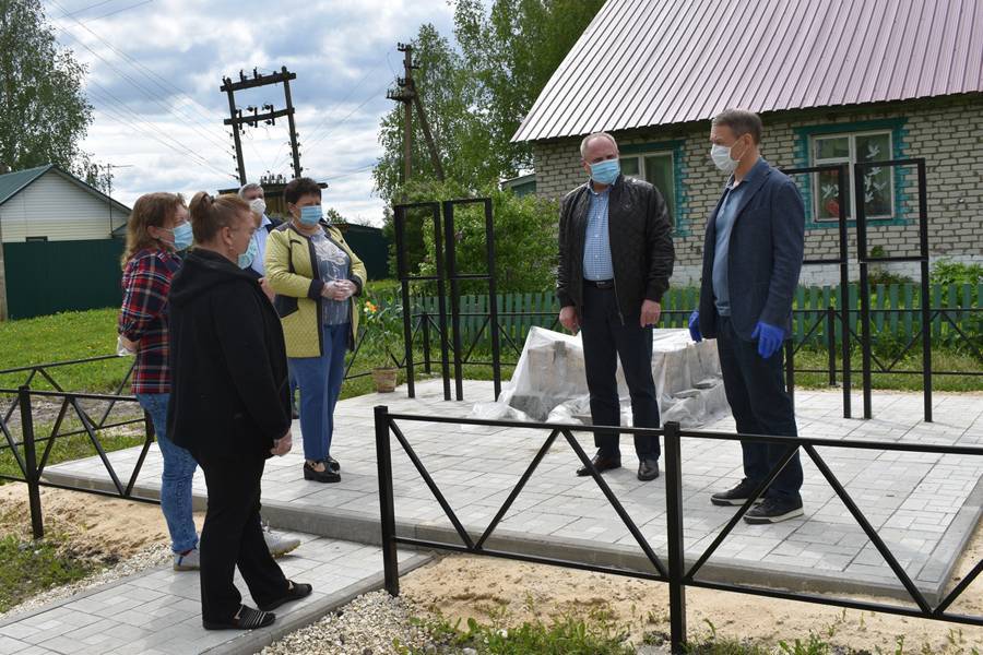 Аркадий Фомин проконтролировал строительство обелиска в Путятинском районе