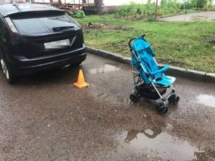 В Уфе машина наехала на детскую коляску с младенцем