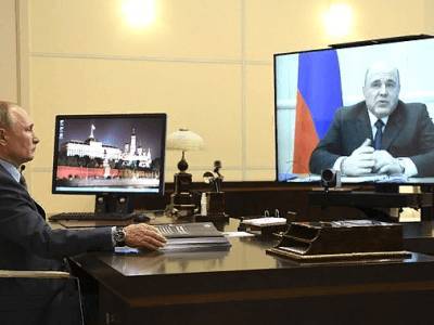 Во время совещания с Мишустиным Путин одобрительно постучал по столу