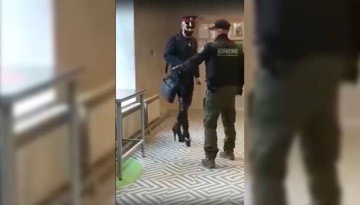 В Челябинске охранник магазина нокаутировал мужчину на каблуках