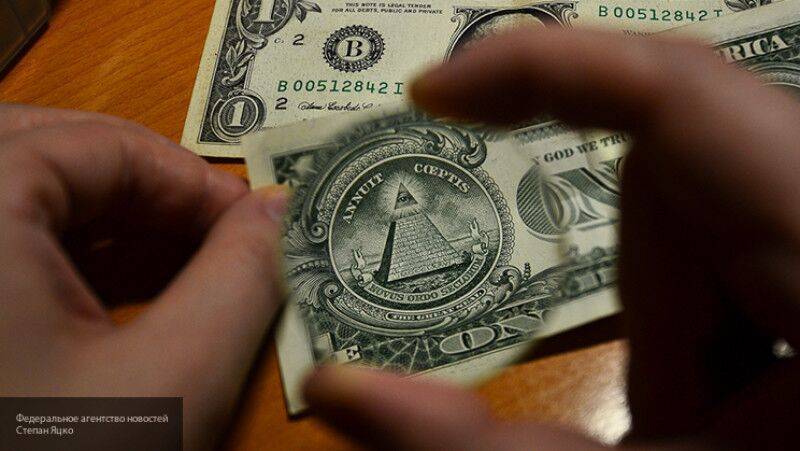 Эксперты Standard Chartered предрекли доллару резкое падение