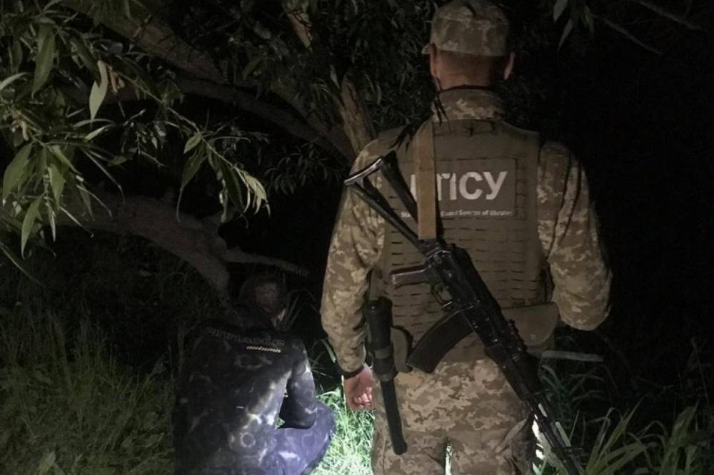 Польские и украинские пограничники задержали контрабандистов, пытавшихся переправить сигареты через реку