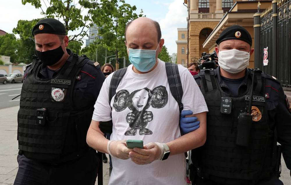 В Москве задерживают участников пикетов против произвола силовиков