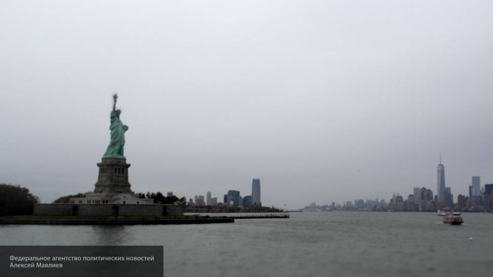 Власти Нью-Йорка объявили о введении комендантского часа в городе