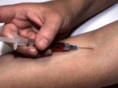 «Худший побочный эффект»: журналист рассказал об испытаниях вакцины от коронавируса