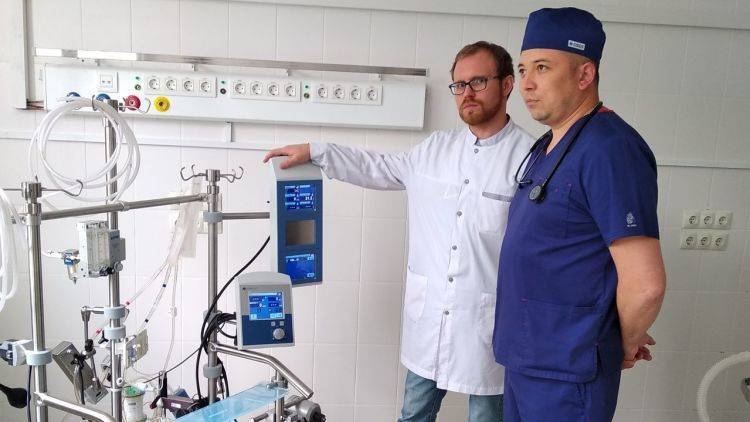 В больницу Симферополя закупили спецаппарат для помощи больным COVID