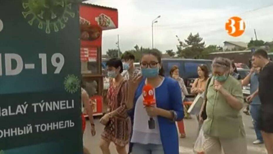 В Алматы заработала барахолка. Посетители без масок и не соблюдают дистанцию