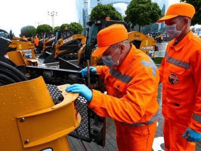 Воробьев передал муниципалитетам 40 уборочных машин