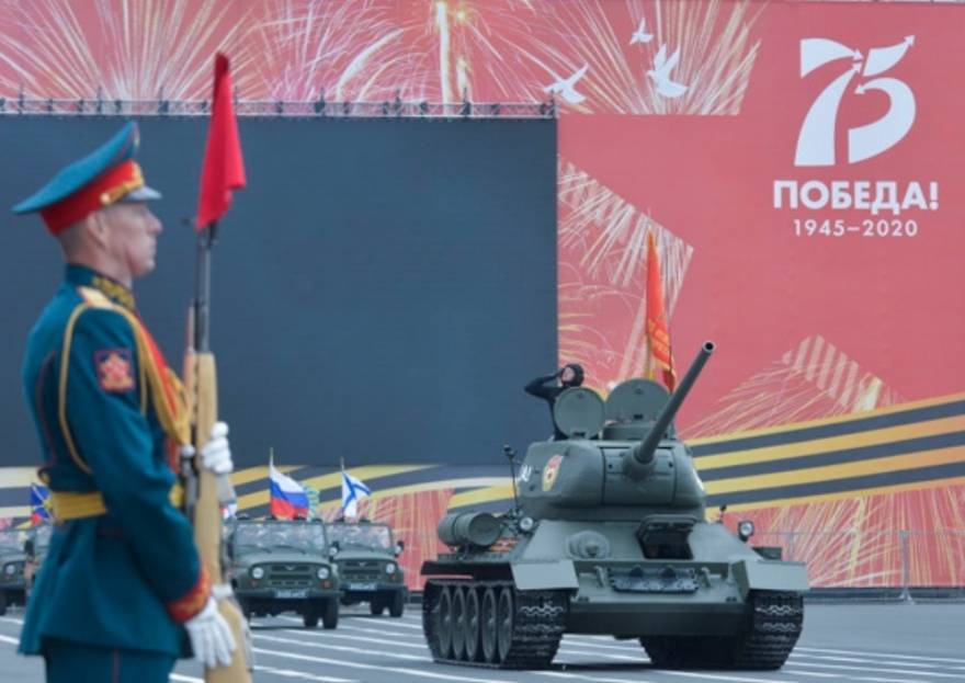Генеральная репетиция парада Победы прошла на Дворцовой площади Петербурга