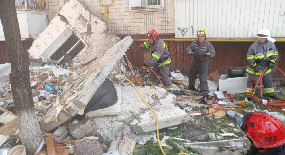 На месте взрыва в киевской многоэтажке обнаружили одного погибшего (фото)