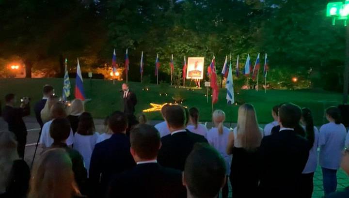 "Свечи памяти" зажгли в посольстве России в Соединенных Штатах Америки