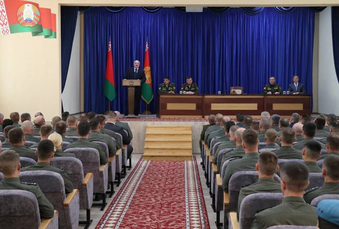 Лукашенко приказал военным «защитить суверенитет»