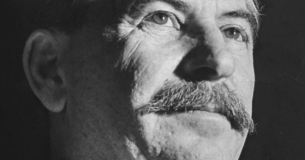 Житель Москвы вешал портрет Сталина и умер