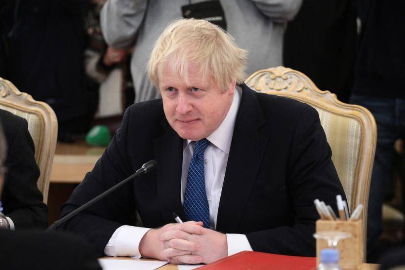 Жители Великобритании выступили за сокращение зарплаты Борису Джонсону из-за коронавируса