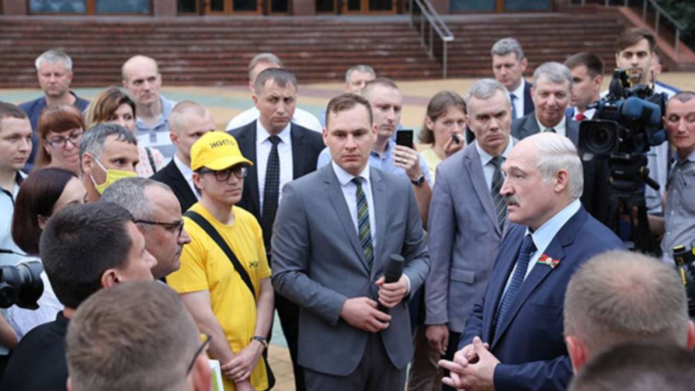 Лукашенко заявил, что знает про "Сашу 3%" и "усатого таракана"