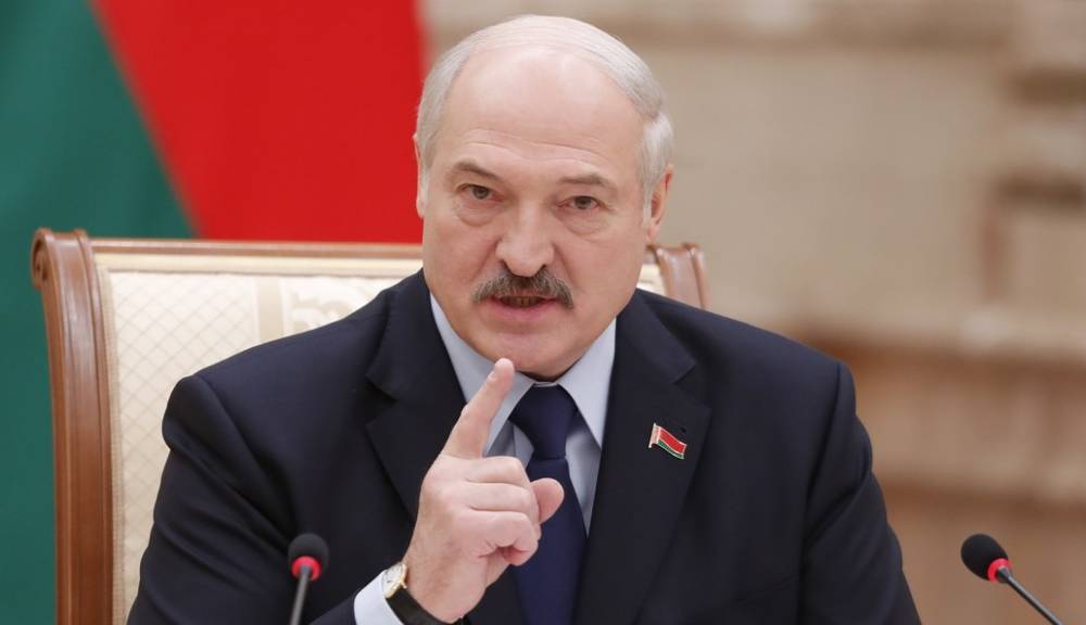 Лукашенко об "усатом таракане": Не нужно оскорблять, я действующий президент