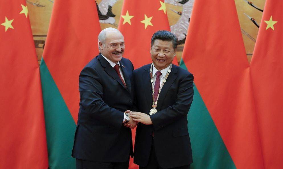 Лукашенко пытается заручиться поддержкой Китая в борьбе с Россией