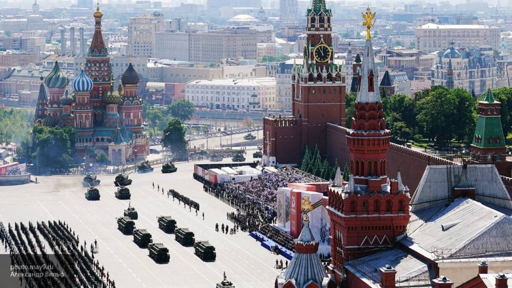 Попова высоко оценила противоэпидемиологические меры на параде Победы в Москве