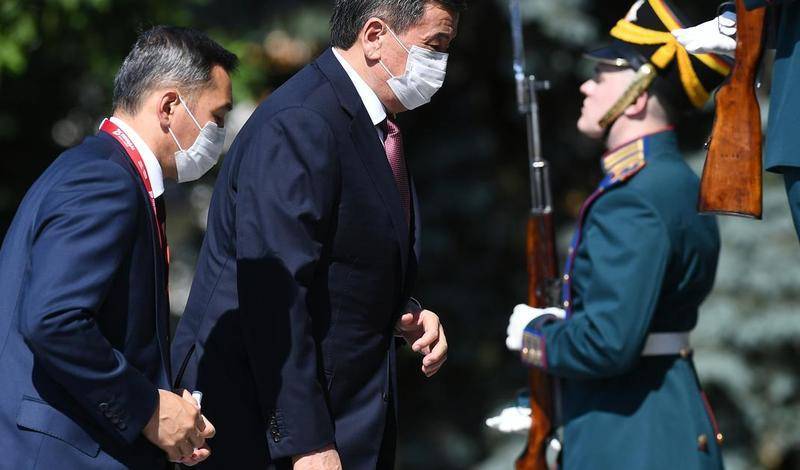 Президент Киргизии не смог присутствовать на параде Победы из-за коронавируса