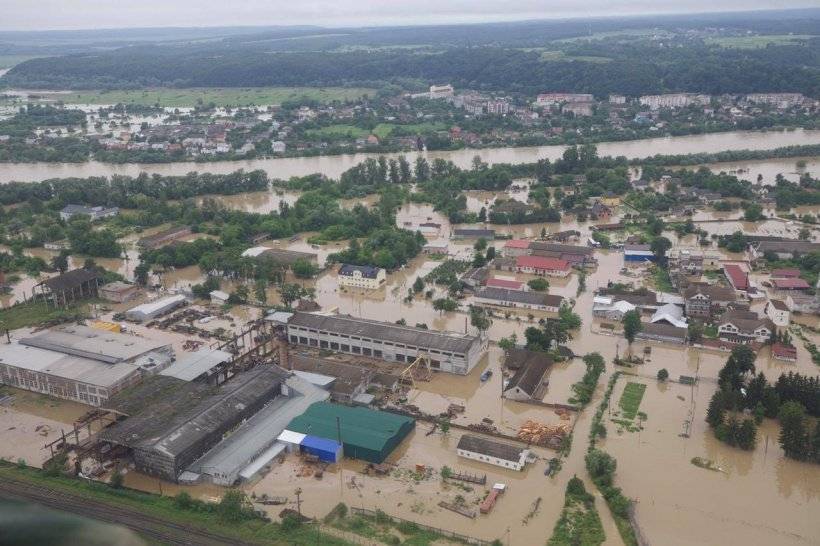 Ситуация критическая: Шмыгаль прокомментировал наводнение на Западной Украине