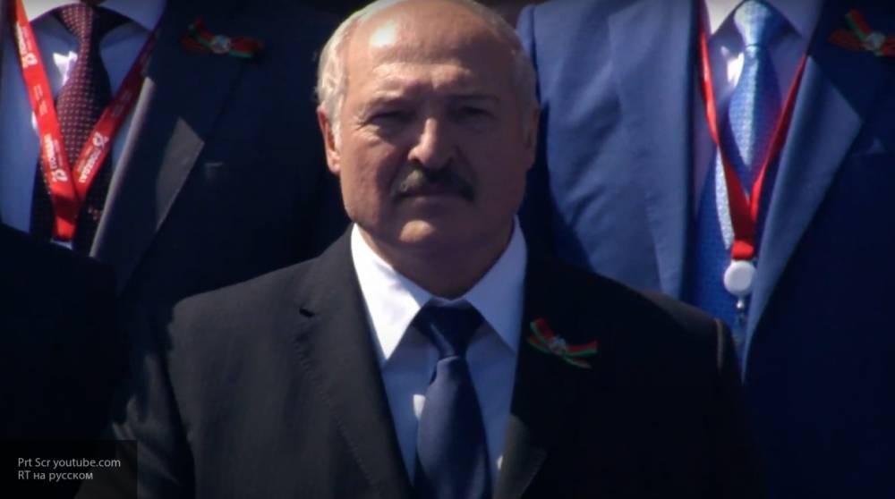 Песков опроверг сообщения о том, что Лукашенко после парада в Москве отправился в аэропорт