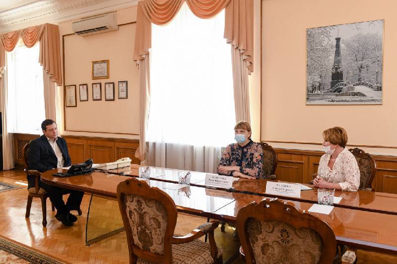 Губернатор Алексей Островский провел рабочее совещание по вопросам организации и проведения единого государственного экзамена в Смоленской области