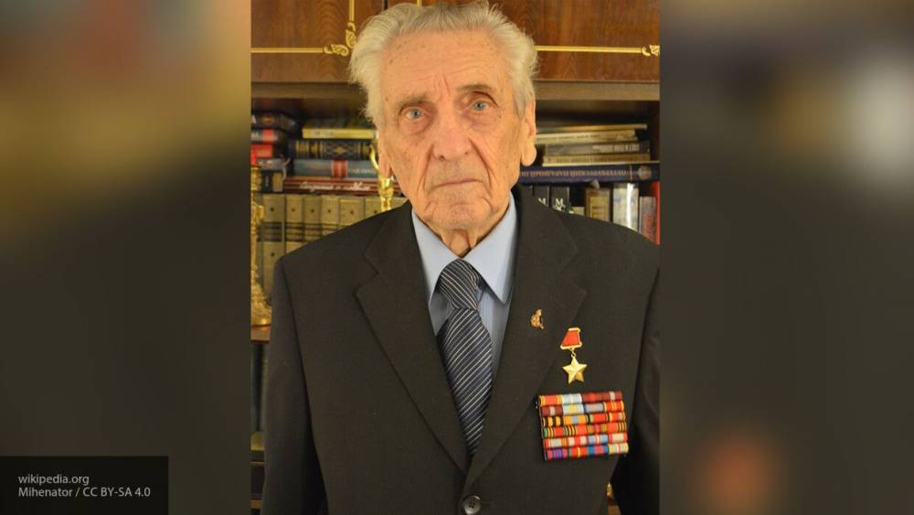 Беглов поздравил с 95-летием петербургского ветерана Михаила Ашика