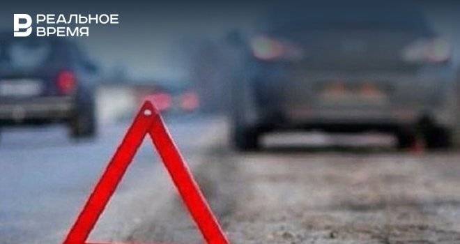 В Татарстане произошла авария с двумя легковушками и трактором — пострадали четыре человека
