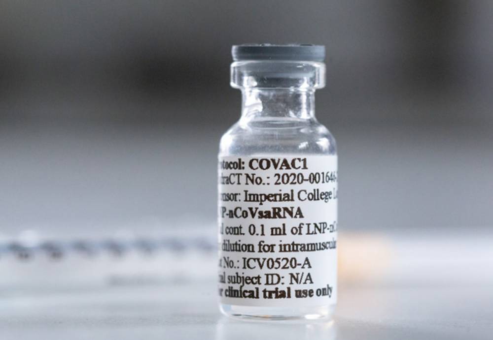РНК-вакцину от коронавируса получил первый доброволец