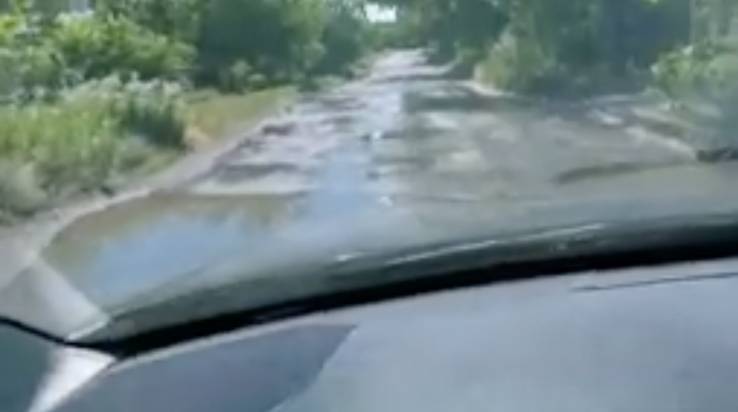 Лисичанск "заплакал" от происходящего "канализационными потоками" (видео)