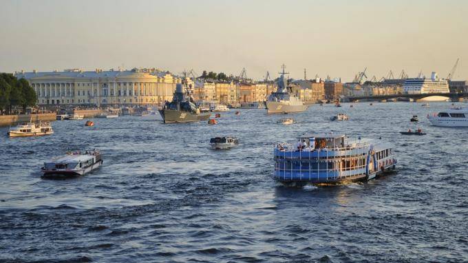 С 28 июня в Петербурге откроется навигация по рекам и каналам