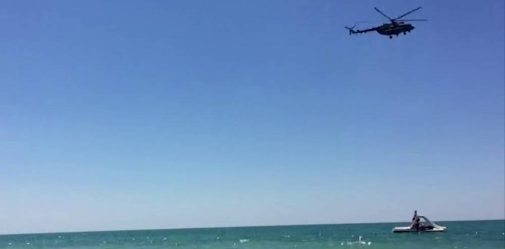 Военная техника оккупировала пляжи Крыма в разгар сезона, видео беспредела: "вместо туристов"