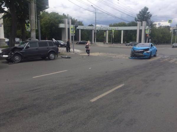 В ДТП в центре Челябинска пострадали четыре человека