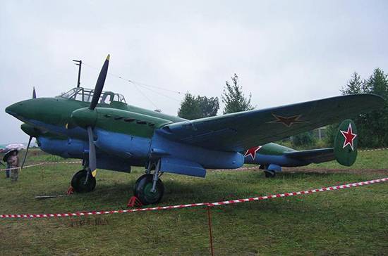 В Калининградской области поисковики нашли фрагменты бомбардировщика Пе-2
