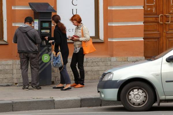 Половина жителей центра Петербурга заплатит штрафы за парковку