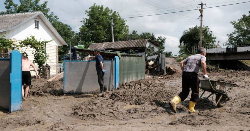 Возможна вспышка тифа, дизентерии и гепатита А: в Минздраве дали рекомендации пострадавшим от наводнений