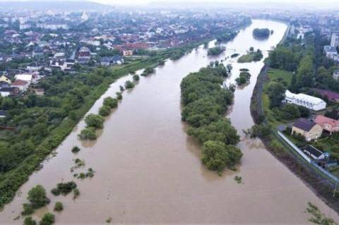 В Минздраве заявили, что из-за паводков на западе Украины возможны вспышки тифа, дизентерии и гепатита А