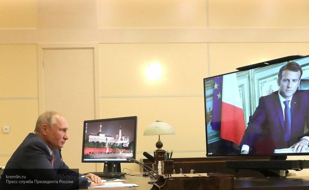 Путин провел дистанционные переговоры с Макроном