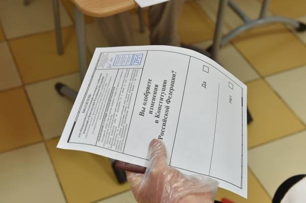Мерзлякова проинспектировала голосование по поправкам в Конституцию в Екатеринбурге