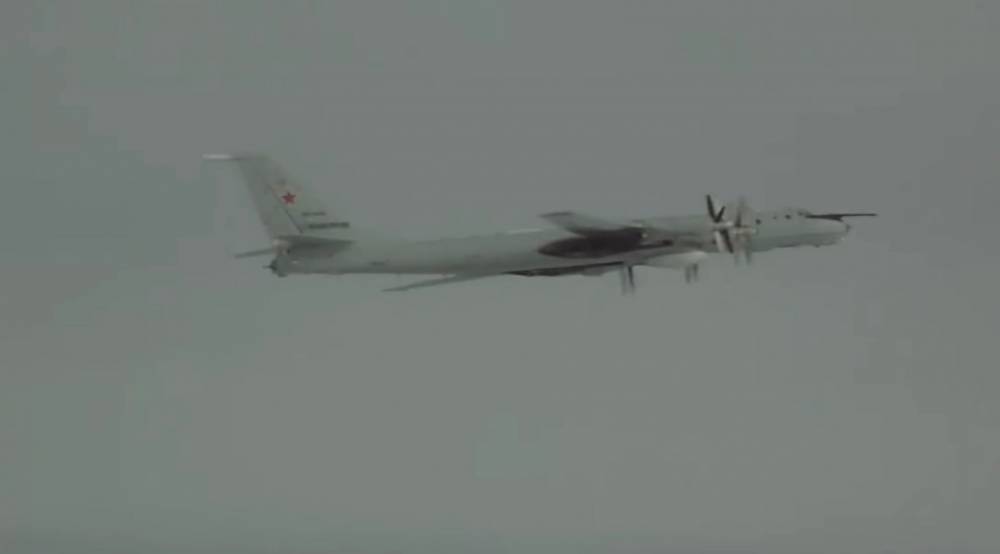 Российские военные самолеты 8 часов кружили у Аляски, США подняли в воздух истребители