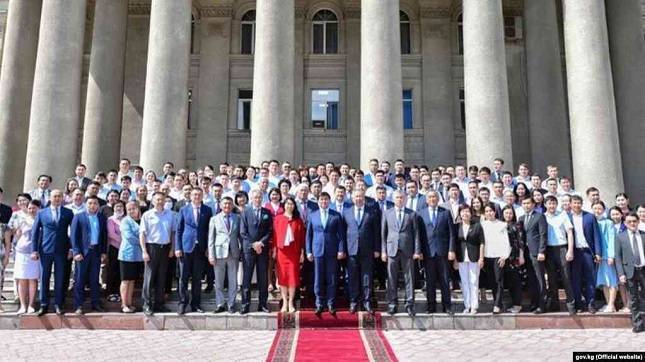 У 26 сотрудников аппарата правительства Кыргызстана обнаружен COVID-19
